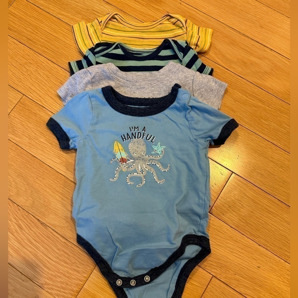 Short sleeve onsies - Set of 4 - 6-9 Mo